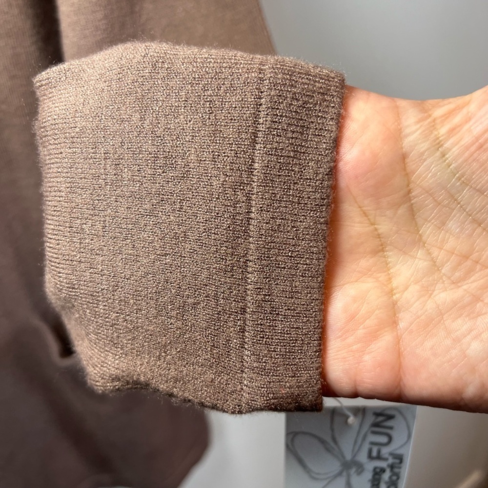 Lulu-B Tunic Sweater Shirt Brown Front Pockets Lightweight Neutral NEW Sz Medium - Picture 5 of 14